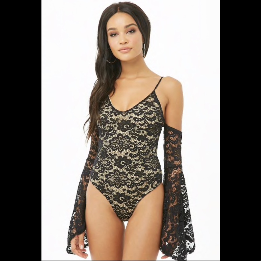 SOLD🔥Lace open shoulder bodysuit - Large